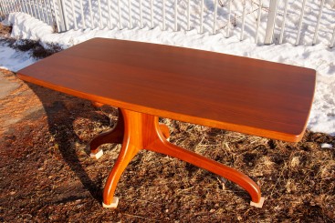 Кухонный стол в стиле Sam Maloof