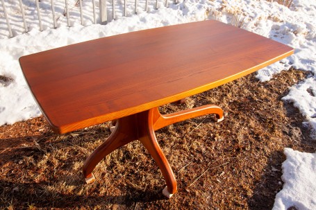 Кухонный стол в стиле Sam Maloof