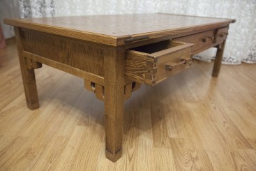 Журнальный столик с тремя ящиками в стиле Greene &amp; Greene