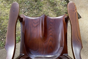 Кресло-качалка с широкой спинкой в стиле Sam Maloof