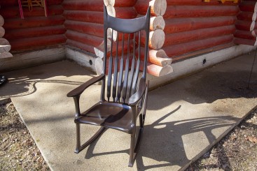 Кресло-качалка с узкой спинкой в стиле Sam Maloof