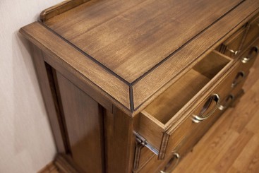 Классический комод с ящиками