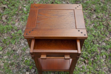 Прикроватная тумбочка с ящиком и полкой в стиле Greene &amp; Greene