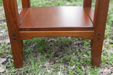 Прикроватная тумбочка с ящиком и полкой в стиле Greene &amp; Greene